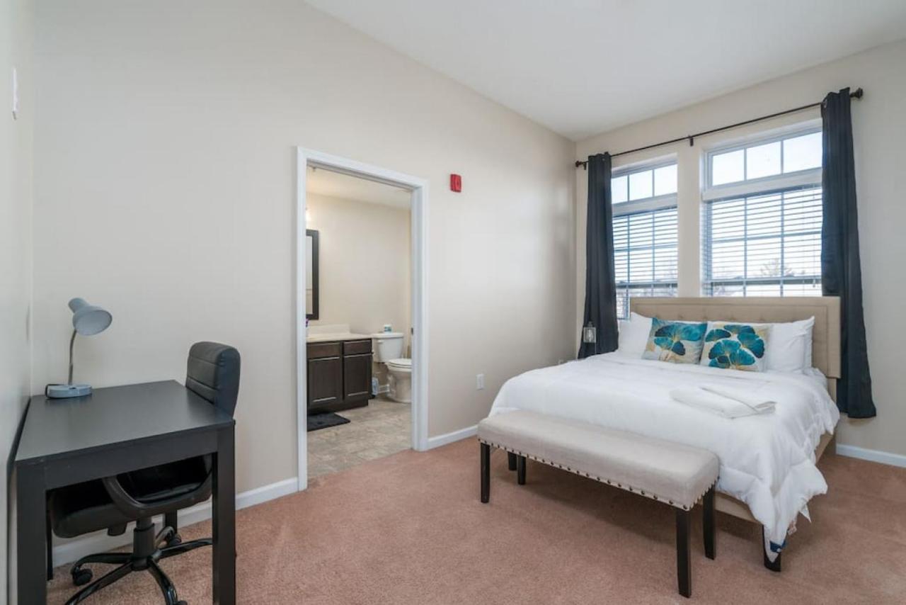 Private Bedroom Downtown Indy - Shared Indianapolis Exterior foto